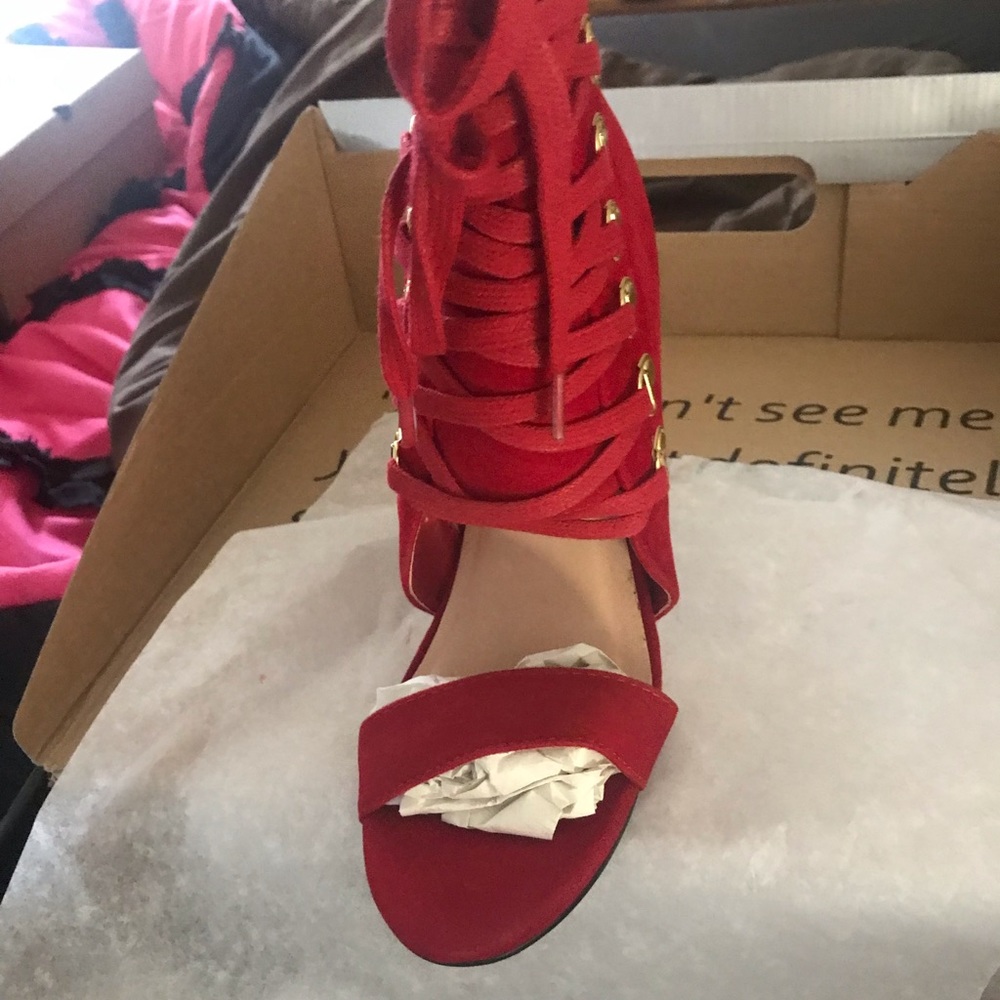 Red heels - Picture 4 of 8